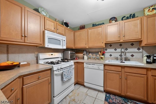 167 Falcon Ridge Way, Hamburg Boro, NJ 07419