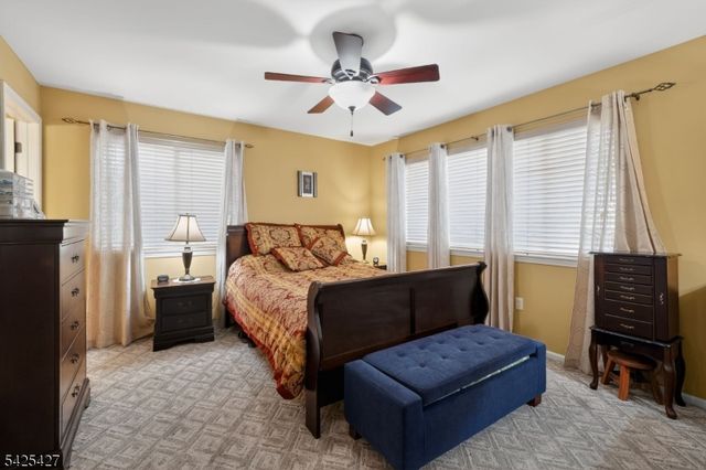 167 Falcon Ridge Way, Hamburg Boro, NJ 07419