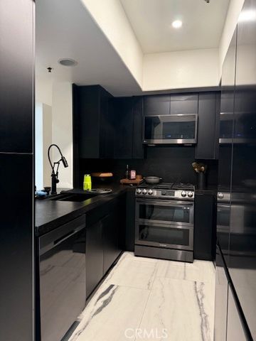 12011 Goshen 104, Los Angeles, CA 90049