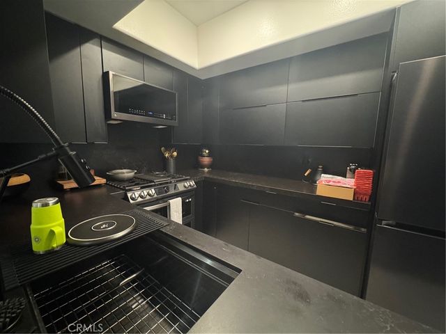 12011 Goshen 104, Los Angeles, CA 90049