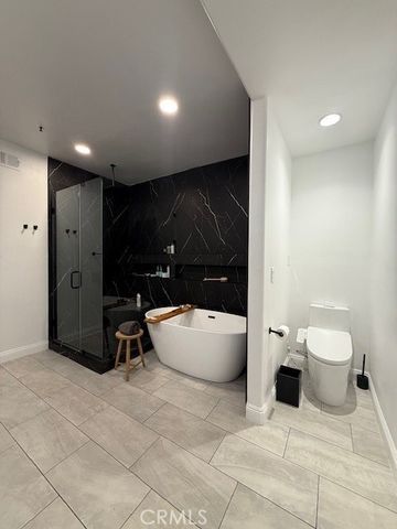 12011 Goshen 104, Los Angeles, CA 90049