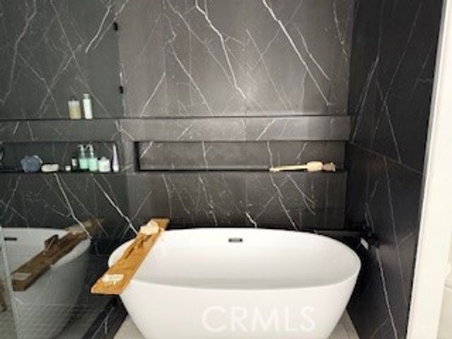 12011 Goshen 104, Los Angeles, CA 90049