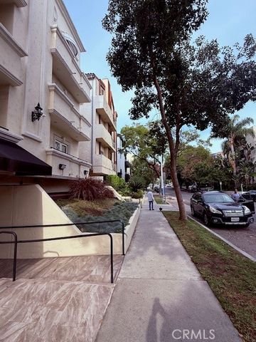 12011 Goshen 104, Los Angeles, CA 90049