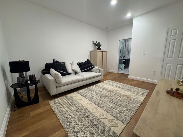 12011 Goshen 104, Los Angeles, CA 90049