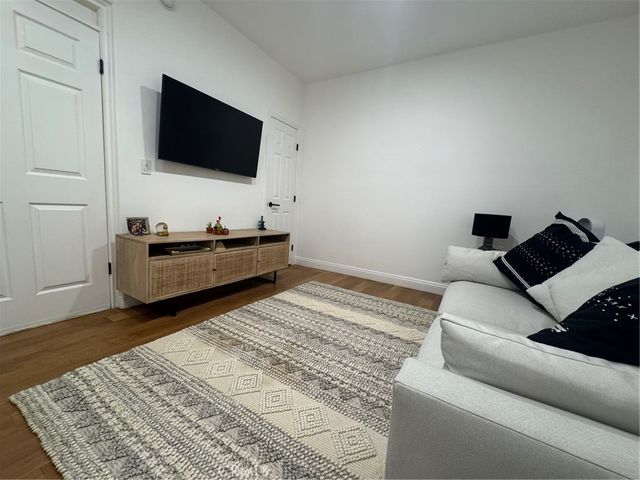 12011 Goshen 104, Los Angeles, CA 90049