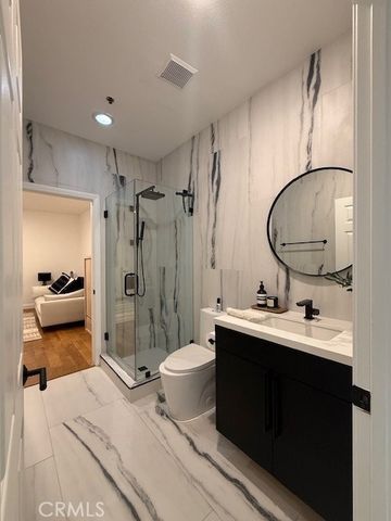 12011 Goshen 104, Los Angeles, CA 90049