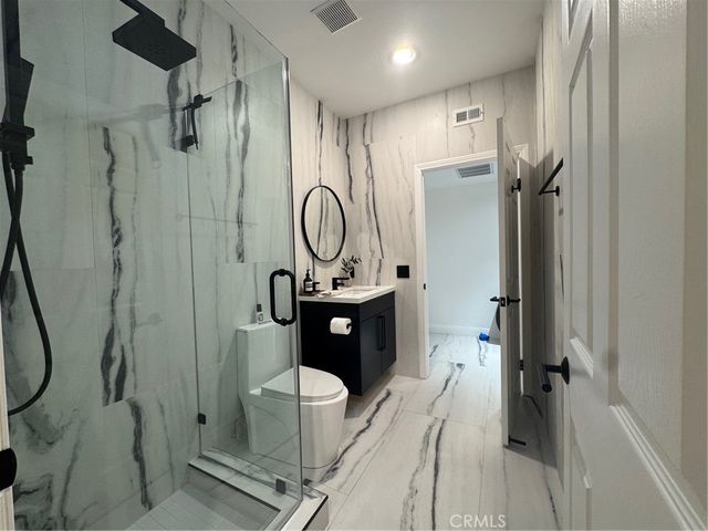 12011 Goshen 104, Los Angeles, CA 90049