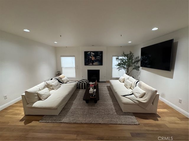 12011 Goshen 104, Los Angeles, CA 90049