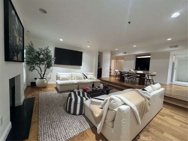 12011 Goshen 104, Los Angeles, CA 90049