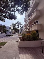 12011 Goshen 104, Los Angeles, CA 90049