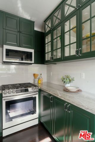3400 San Marino Street M, Los Angeles, CA 90006
