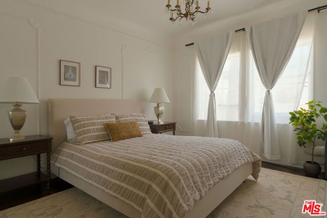 3400 San Marino Street M, Los Angeles, CA 90006