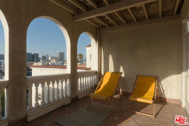 3400 San Marino Street M, Los Angeles, CA 90006