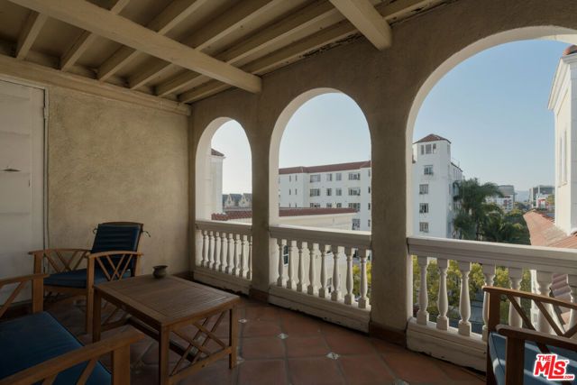 3400 San Marino Street M, Los Angeles, CA 90006