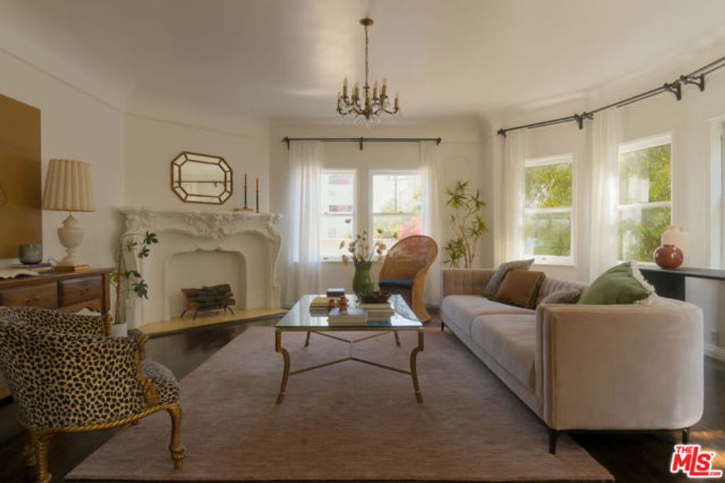 3400 San Marino Street M, Los Angeles, CA 90006