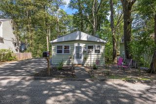 15 Amherst Way, Hopatcong Boro, NJ 07843