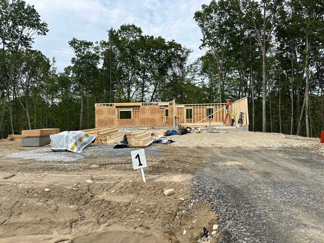 1 Blaisdell Court, Raymond, NH 03077