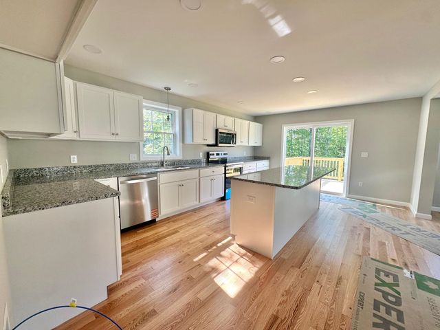 1 Blaisdell Court, Raymond, NH 03077