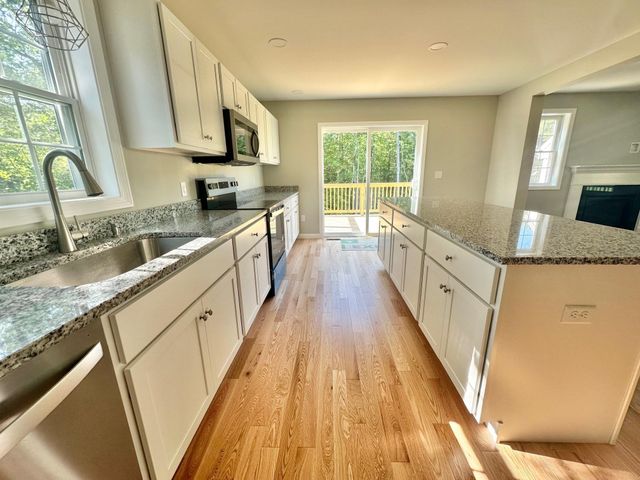1 Blaisdell Court, Raymond, NH 03077