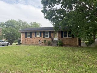 2503 Hickory Dr, Springfield, TN 37172