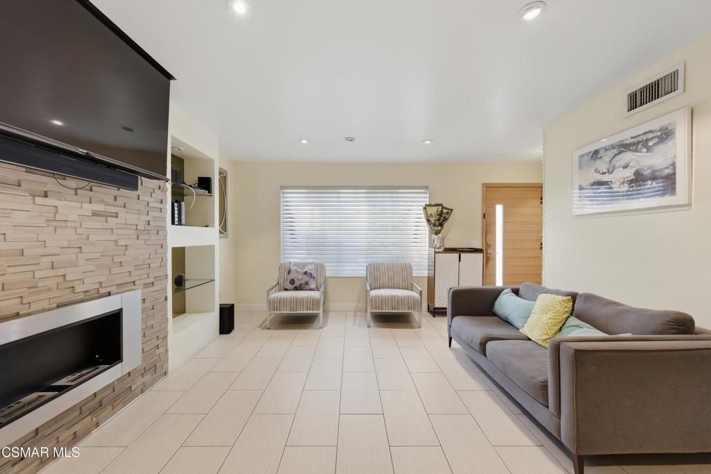 17814 Blackbrush Drive, Canyon Country, CA 91387 — photo 4