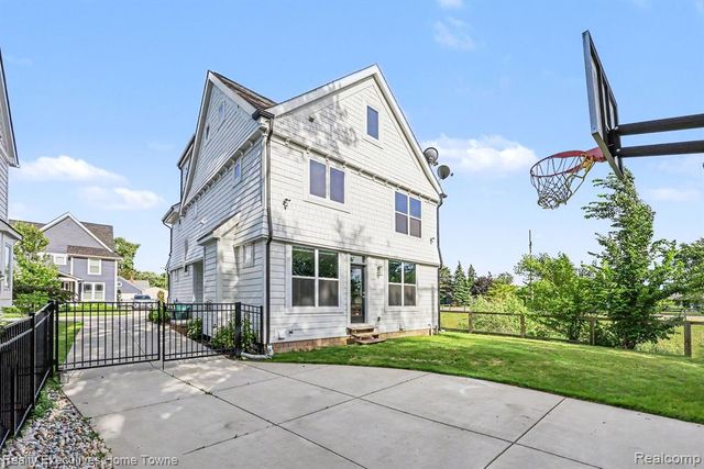 111 N Dorchester Avenue, Royal Oak, MI 48067