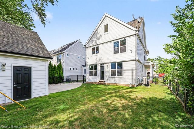 111 N Dorchester Avenue, Royal Oak, MI 48067