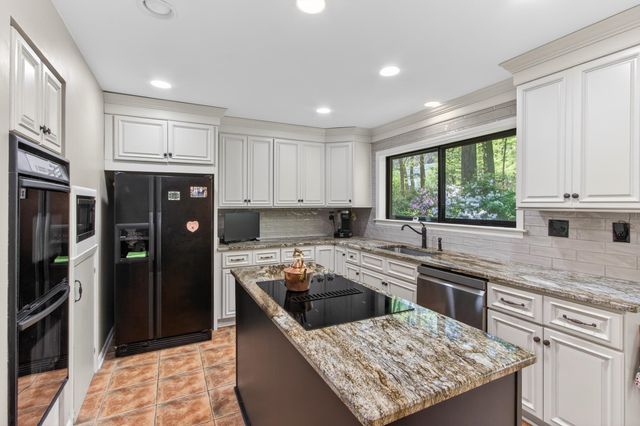 8435 BRIARBIRCH CV, Germantown, TN 38139