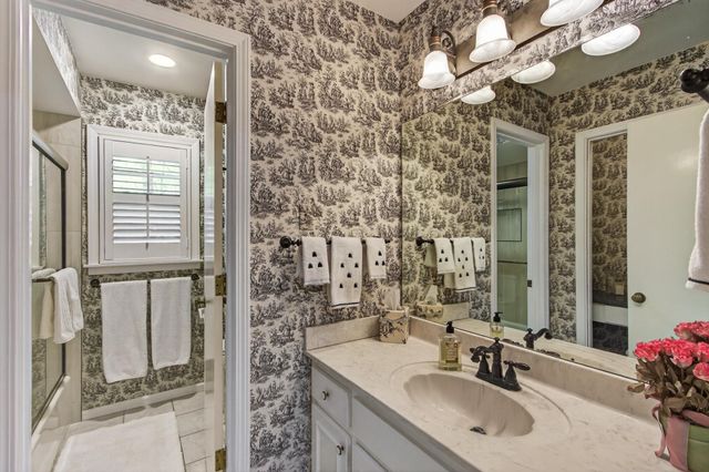 8435 BRIARBIRCH CV, Germantown, TN 38139