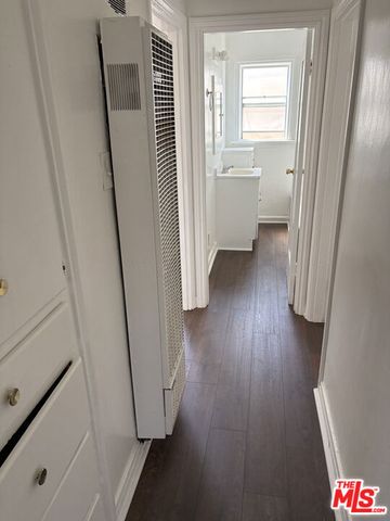1050 W 60th Place, Los Angeles, CA 90044