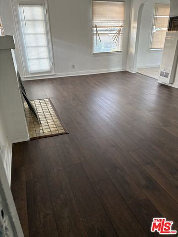 1050 W 60th Place, Los Angeles, CA 90044