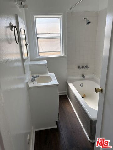1050 W 60th Place, Los Angeles, CA 90044