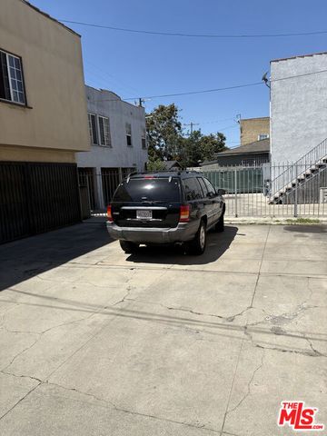 1050 W 60th Place, Los Angeles, CA 90044