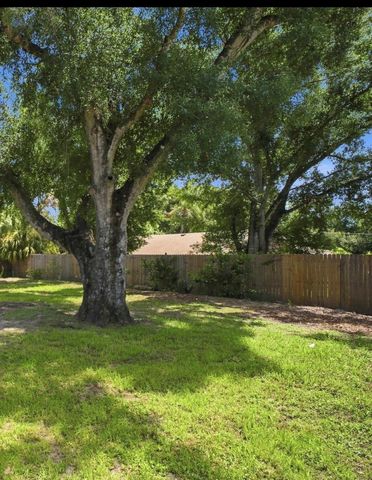 5717 E 11TH STREET E, Bradenton, FL 34203