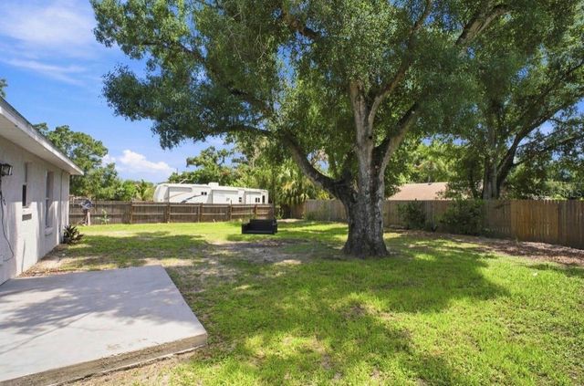 5717 E 11TH STREET E, Bradenton, FL 34203