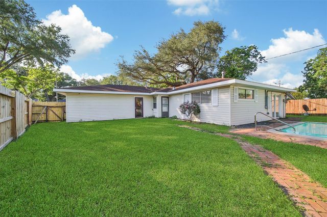 1711 Pecan Lane, Stafford, TX 77477