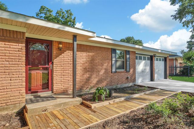 1711 Pecan Lane, Stafford, TX 77477