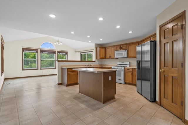 6655 N 94th STREET, Milwaukee, WI 53224