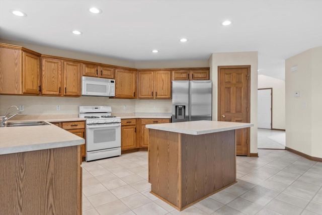 6655 N 94th STREET, Milwaukee, WI 53224