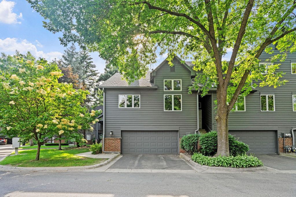 2212 Sherwood Court, Minnetonka, MN 55305
