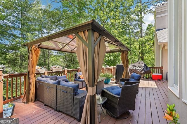 205 Wicklawn Way, Roswell, GA 30076