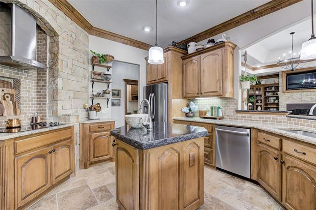 17900 Chatham Hills Road, Norman, OK 73071
