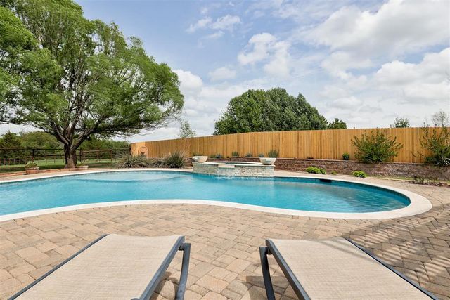 17900 Chatham Hills Road, Norman, OK 73071