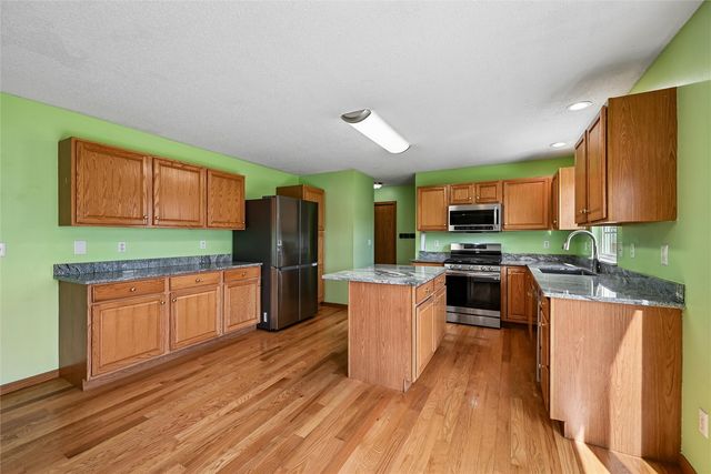 7822 Foxfield Drive NE, Cedar Rapids, IA 52402