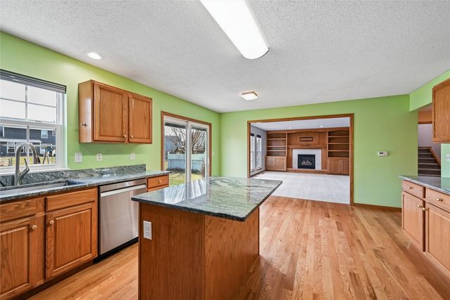 7822 Foxfield Drive NE, Cedar Rapids, IA 52402