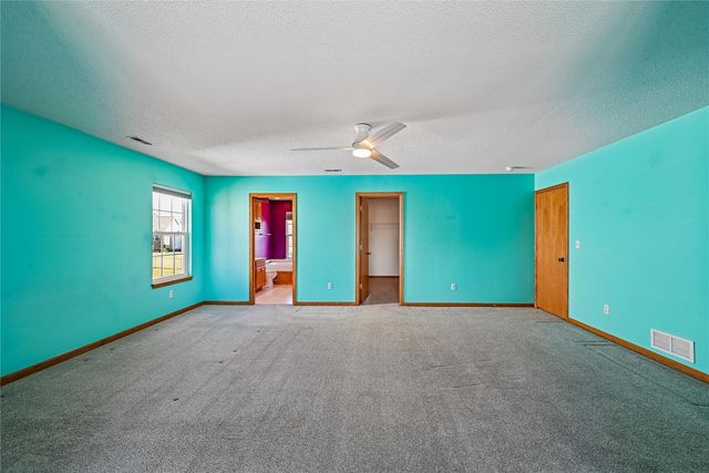 7822 Foxfield Drive NE, Cedar Rapids, IA 52402