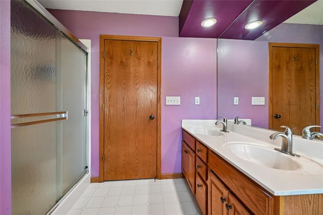 7822 Foxfield Drive NE, Cedar Rapids, IA 52402