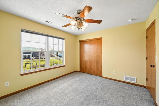 7822 Foxfield Drive NE, Cedar Rapids, IA 52402