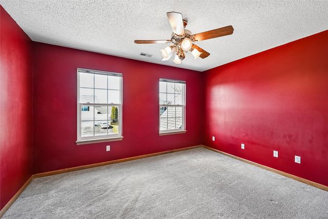 7822 Foxfield Drive NE, Cedar Rapids, IA 52402