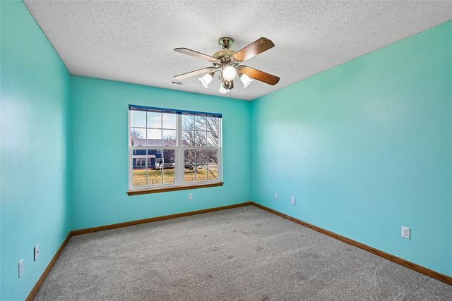 7822 Foxfield Drive NE, Cedar Rapids, IA 52402